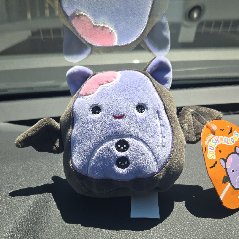 Screech The Purple And Blaxk Bat Squishmallow
